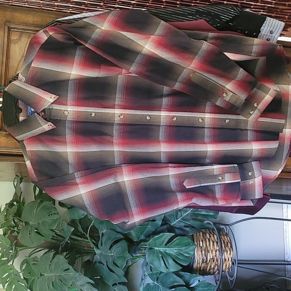 Texas Cotton Long Sleeve Contemporary Fit Button down shirt.